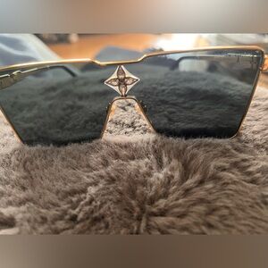 Louis Vuitton Cyclone Metal Sunglasses – Gold (Z1700U). Men’s but work unisex.
